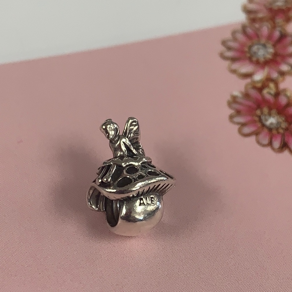 PANDORA Fairy and mushroom silver charm